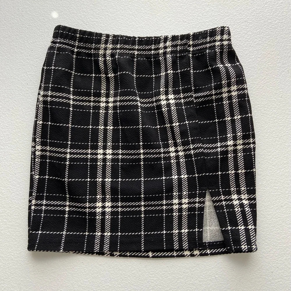 NWOT‎ | SHEIN girl’s plaid pull on skirt — size 6